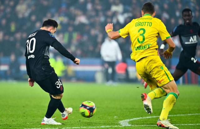 开云网页版-【法甲】纳瓦斯染红 梅西造乌龙+首球 巴黎3比1南特